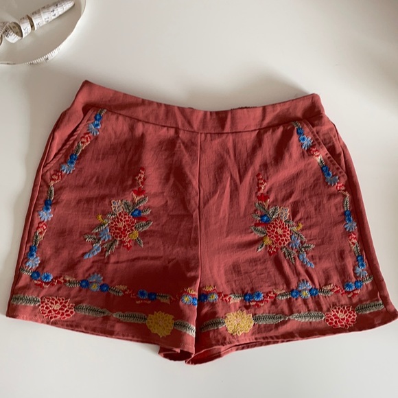 Floral Embroidered High-Waist Shorts by Entro - Picture 2 of 7